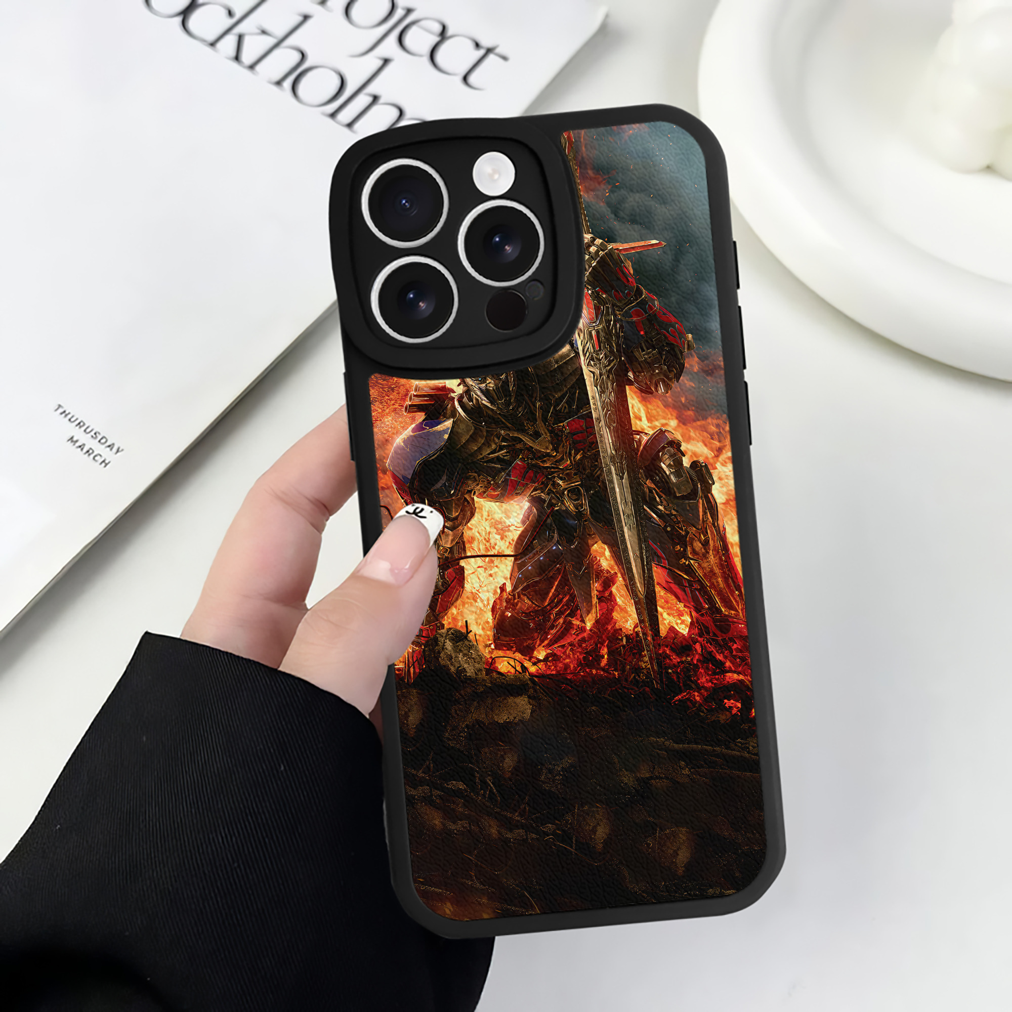 （画像用） Transformers トランスフォーマー 【iPhone 16シリーズ対応】シリコンスマホケース（レザー調） 材質：シリコン